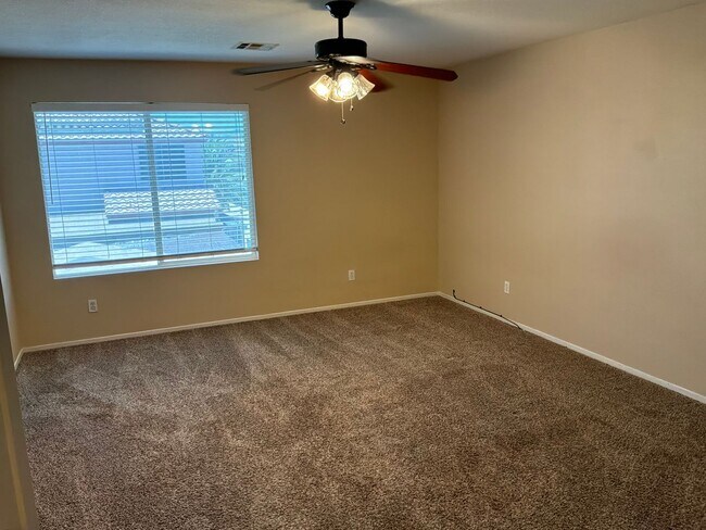 Building Photo - 2 Story 4 bedrooms 2.5 Bathrooms 2 car garage.