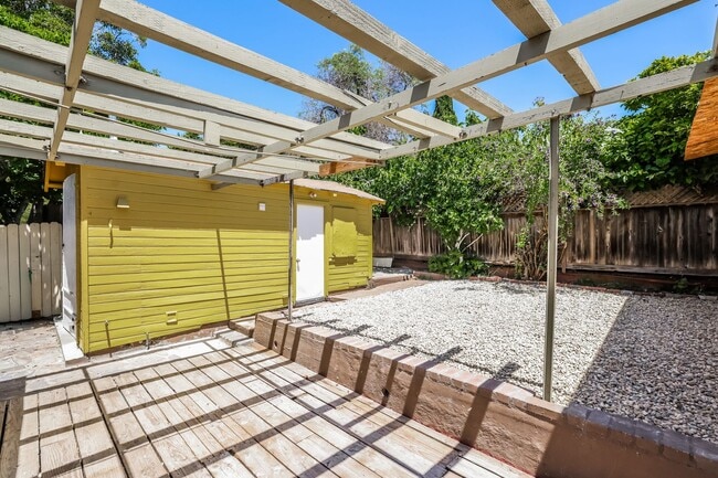 Building Photo - Beautiful 1918 Oakland Home!!