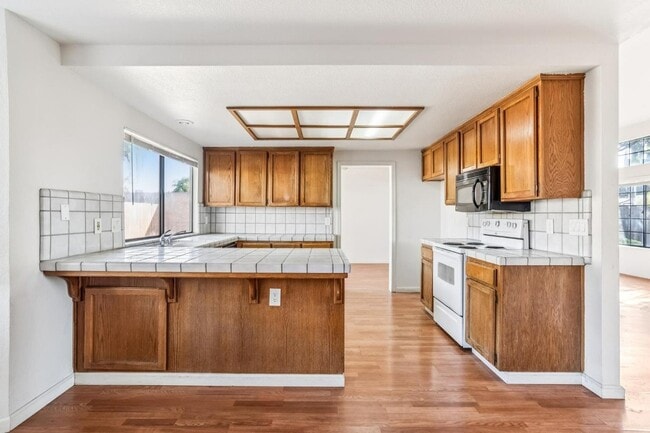 Building Photo - 2410 Lincoln Blvd