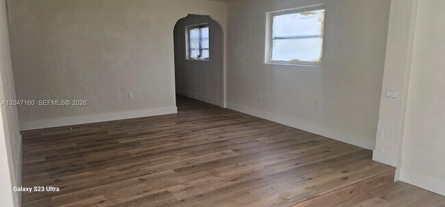 Building Photo - 6010 SW 33rd St