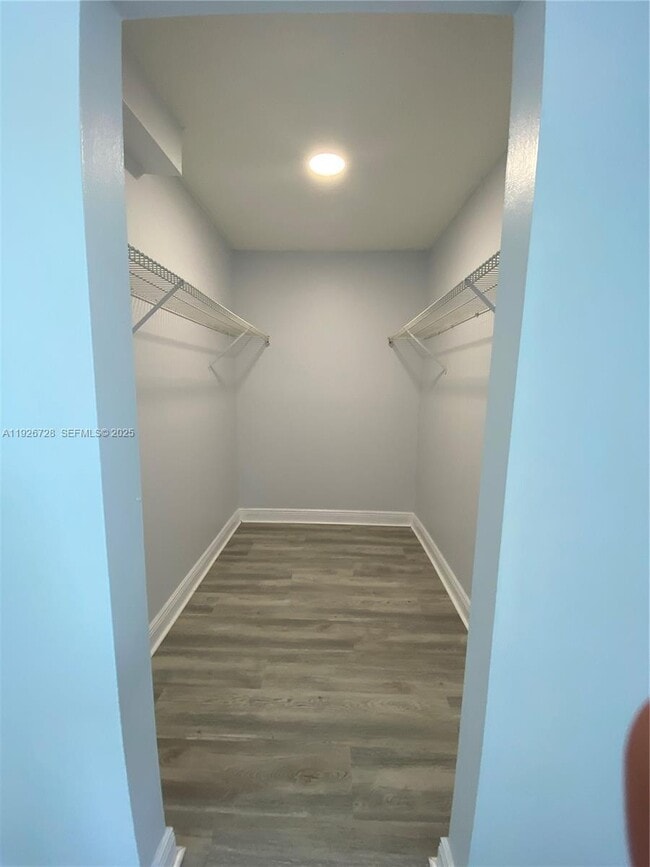 Building Photo - 9375 Fontainebleau Blvd