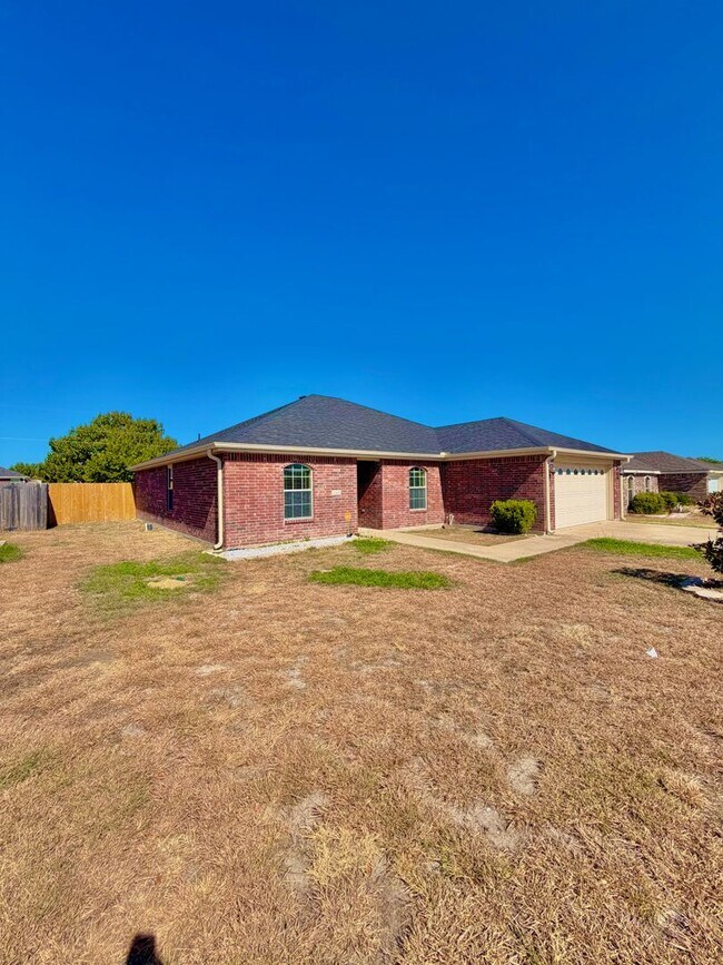 Building Photo - 2415 Isabelle Dr