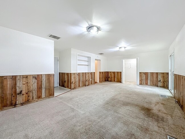 Building Photo - 5243 Poppy Dr