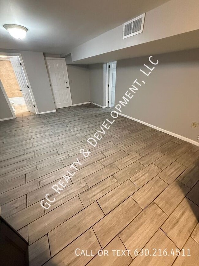 Building Photo - 2144 W Estes Ave