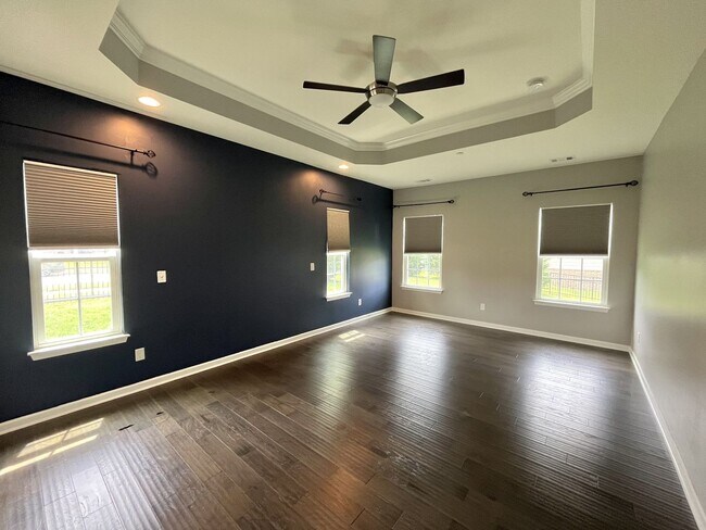 Building Photo - SPACIOUS FRANKLIN HOME WITH UPGRADES