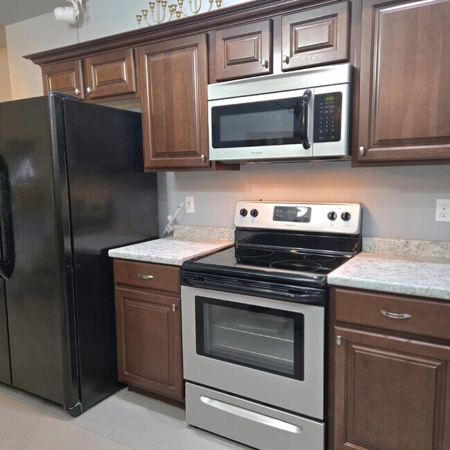 Building Photo - Flathead Lake- 2 bed, 1 bath, 2 car garage