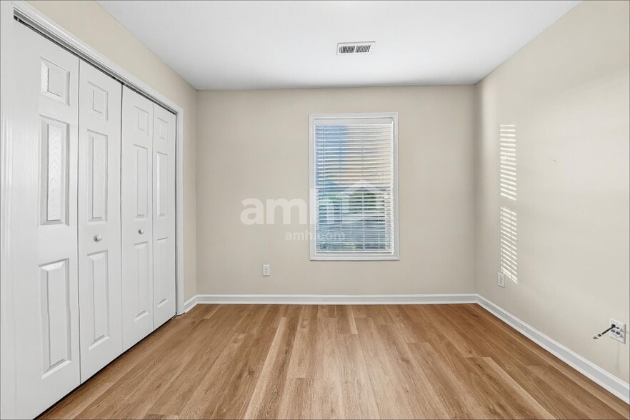 Building Photo - 5705 Parasol Ln