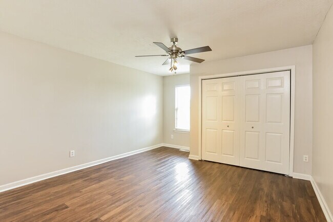 Building Photo - 209 Pin Oak Ct