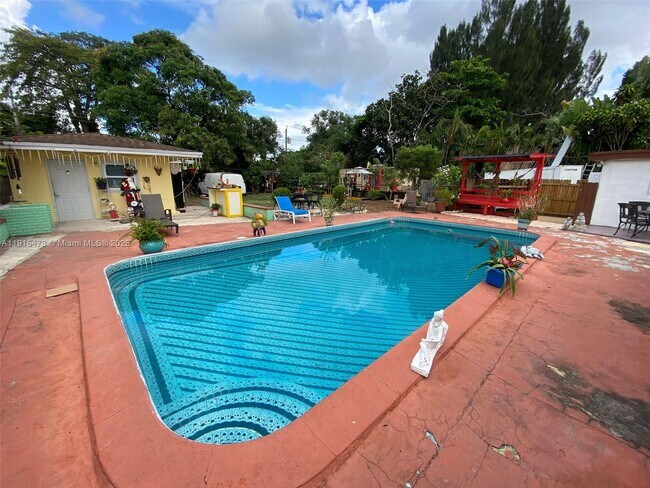 Building Photo - 436 E Evanston Cir