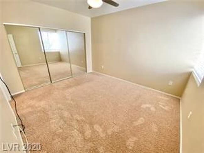Building Photo - STUNNING 3 BEDROOM, 2 BATHROOM CONDO WITH ...