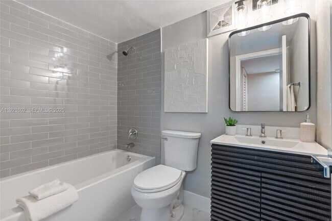 Building Photo - 1350 NE 5th Terrace