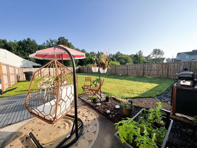 Building Photo - Your dream home is ready to welcome you wi...