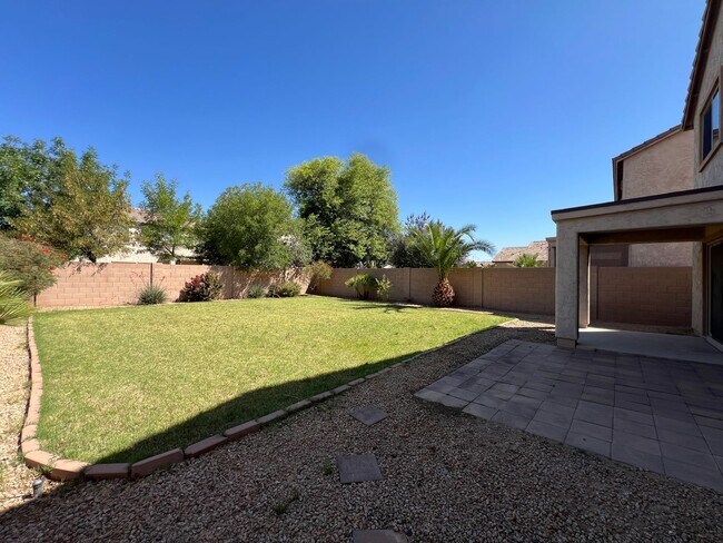 Building Photo - Ray & Signal Butte 4 Bedroom + loft/den