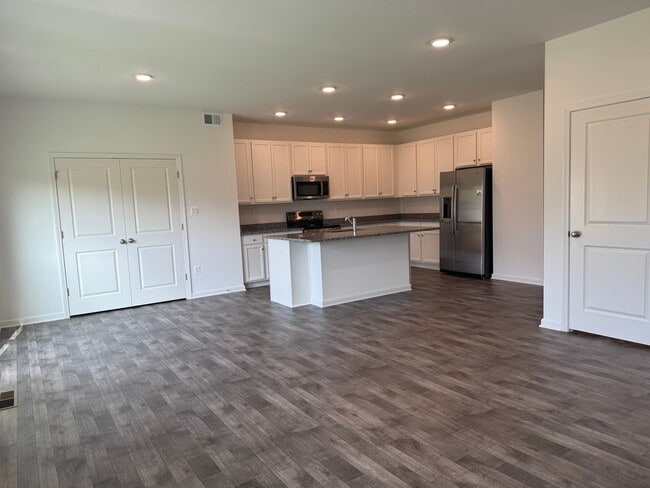 Building Photo - 44 Allegiance Ct