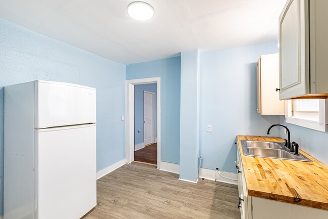 Building Photo - 83 Ridgeway Ave