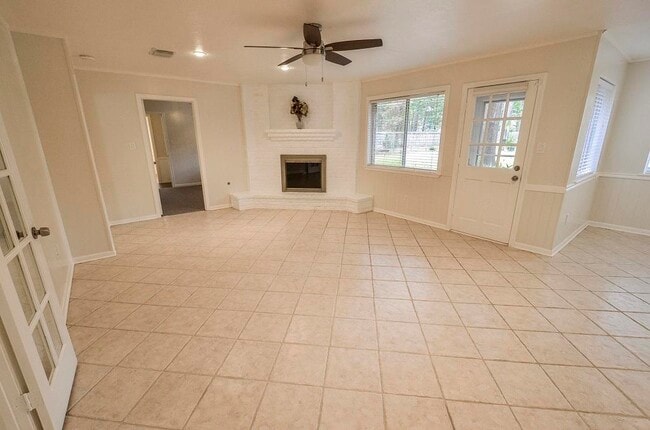 Building Photo - 25602 Oakhurst Dr