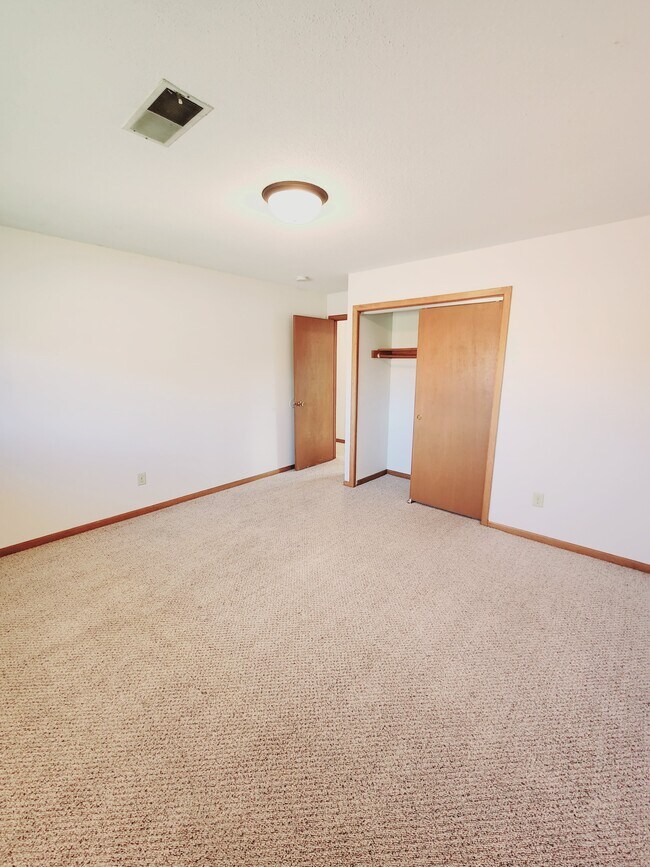 Building Photo - 3621 Dalewood Ave SE