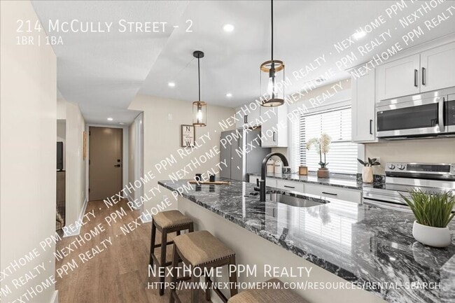 Building Photo - 214 McCully St