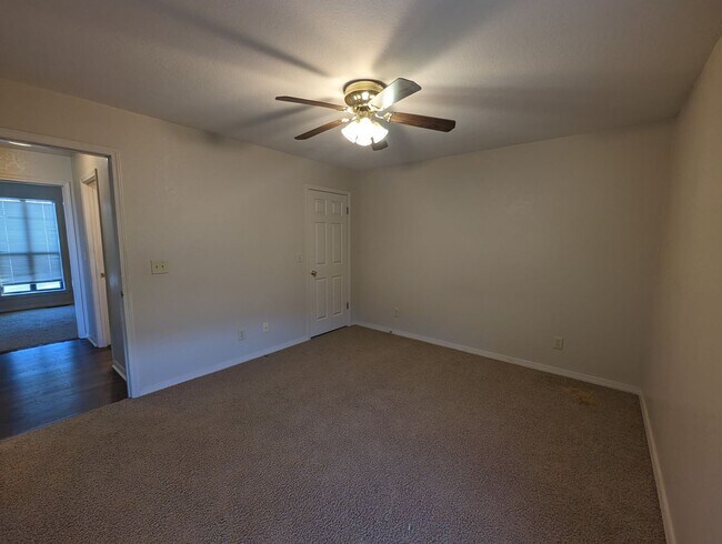 Building Photo - • 2 Bed • 2 Bath • Overlooking the White R...