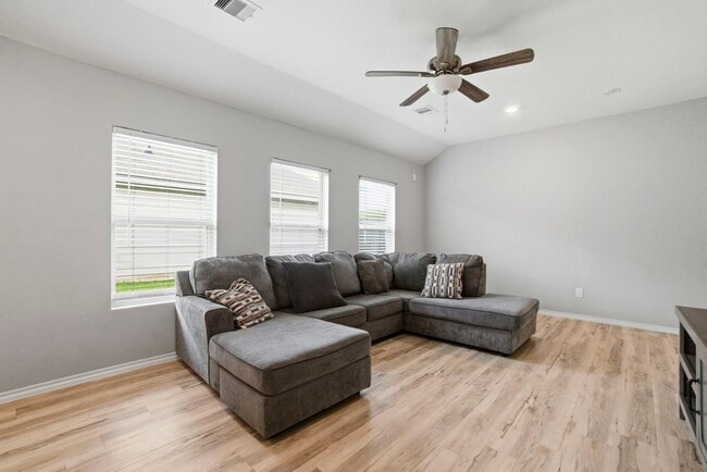 Building Photo - 11036 N Lake Mist Ln