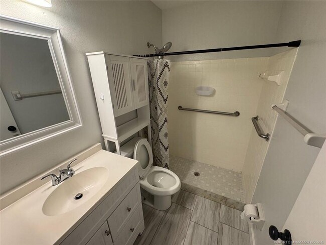 Building Photo - 2398 SE Breckenridge Cir