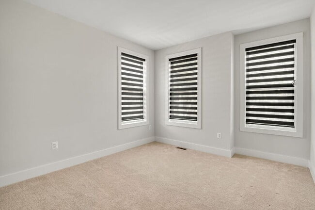 Building Photo - For Rent: Spacious 3-Bedroom Condo in the ...