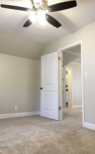 Second bedroom with large closet. Great guest room or home office. - 629 Hillpine Dr NE