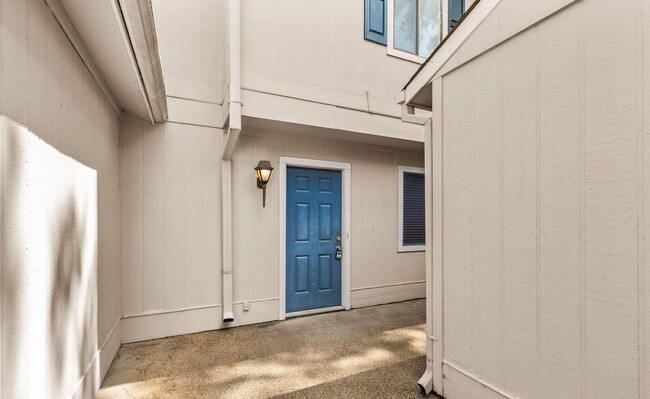 Building Photo - Live Where Convenience Meets Comfort in La...