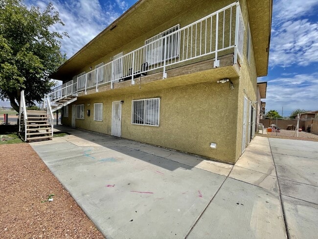 Building Photo - Bright & Budget-Friendly Condo for rent Ac...