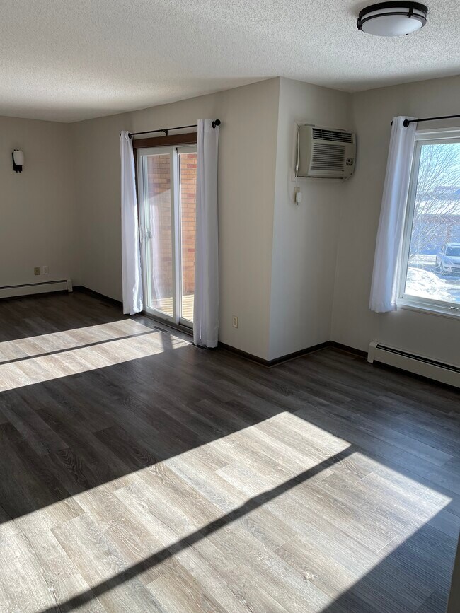 Building Photo - Falcon View Apartments