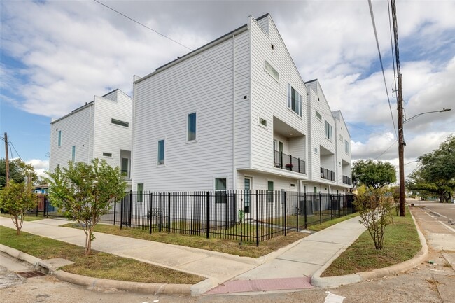 Building Photo - 4804 Gano St