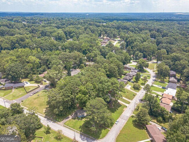 Building Photo - 2352 Glendale Dr