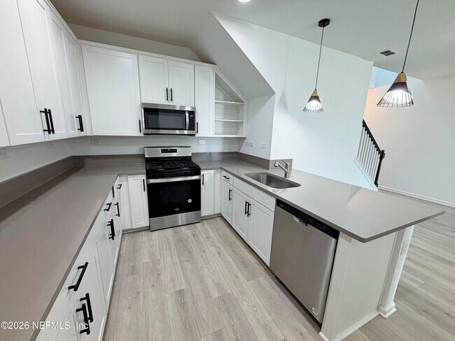 Building Photo - 716 Cherry Elm Dr