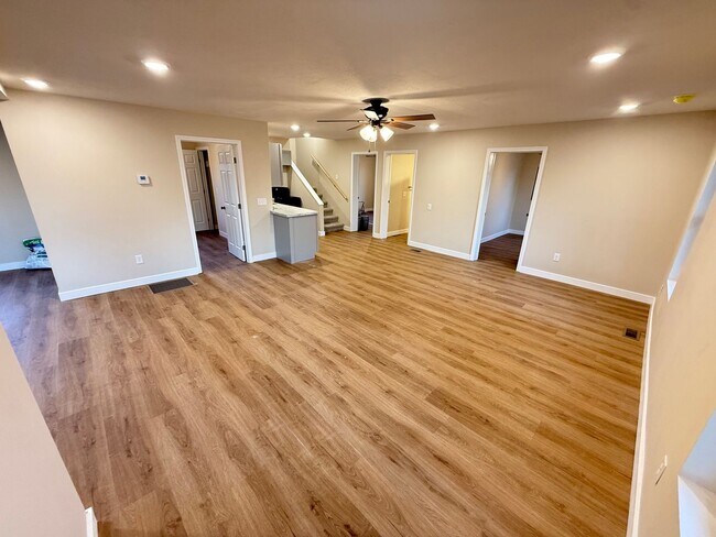 Building Photo - 4 Bed 2 Bath Aurora, MO