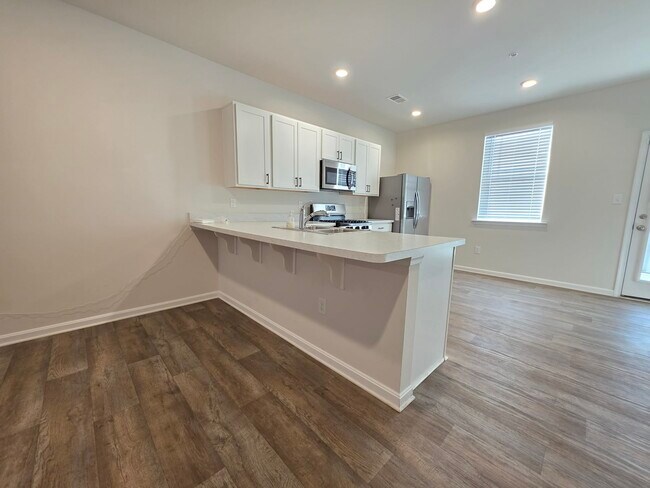 Building Photo - 426 Creekbed Cir