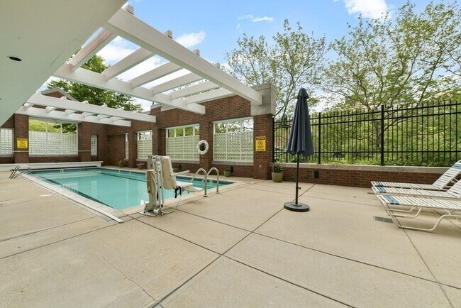 Building Photo - 4 Canal Park