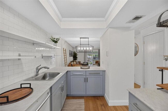 Building Photo - 3812 N Oak Dr