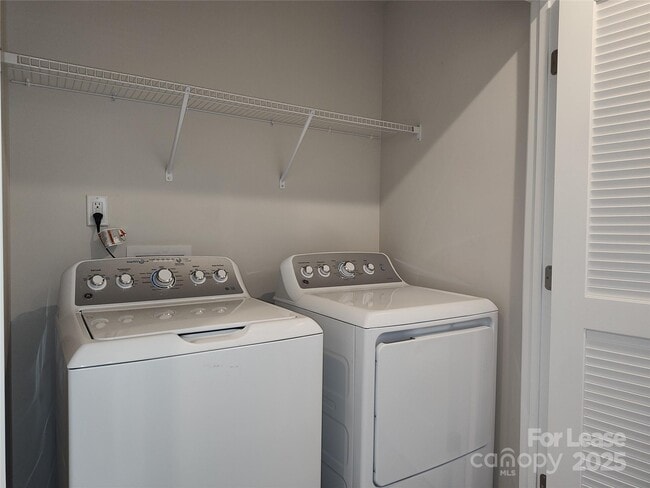 Building Photo - 8031 Sinnet Pl