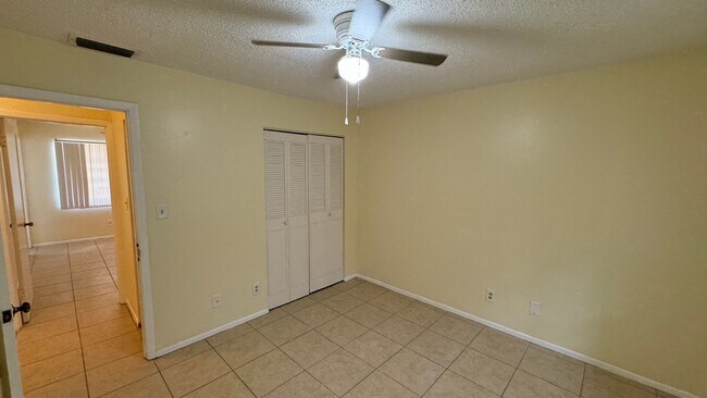 Building Photo - Unfurnished Annual Rental Now.