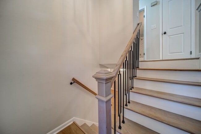 Building Photo - Renovated 4 bed home in Kennesaw w/ Designer Kitchen