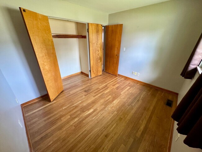Building Photo - 3 Bedroom - Upper Arlington