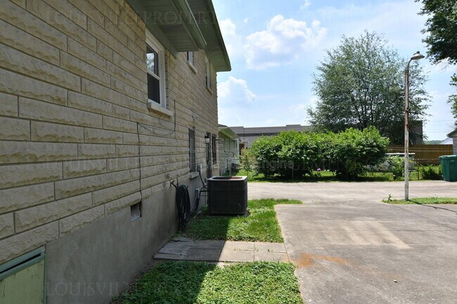 Building Photo - 5122 Braidwood Dr