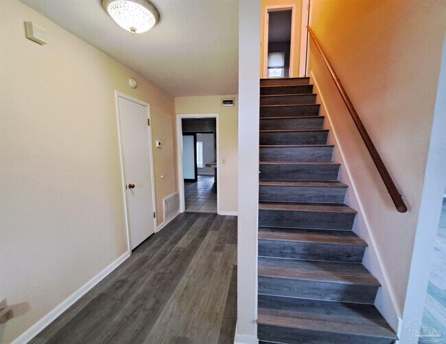 Building Photo - 7819 Hearthstone Cir
