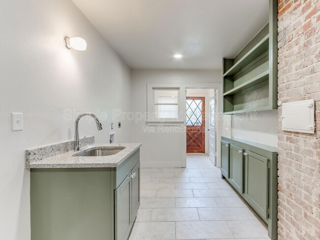 Building Photo - 2529 NW 16th St