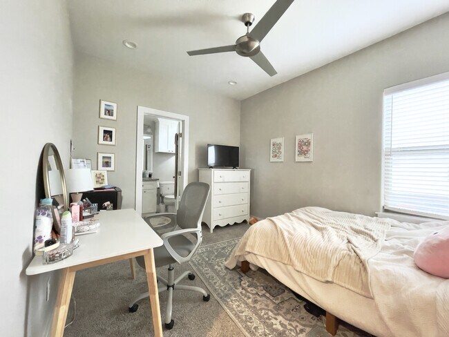 Building Photo - 308 Poplar St