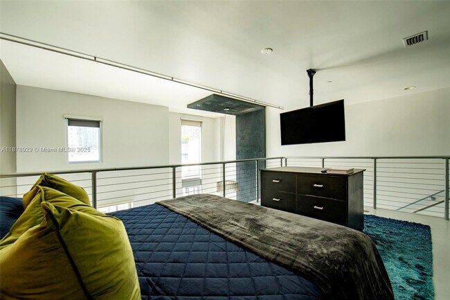 Building Photo - 1060 Brickell Ave