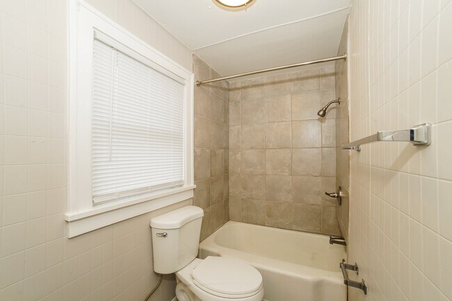 Building Photo - 306 Eldridge St