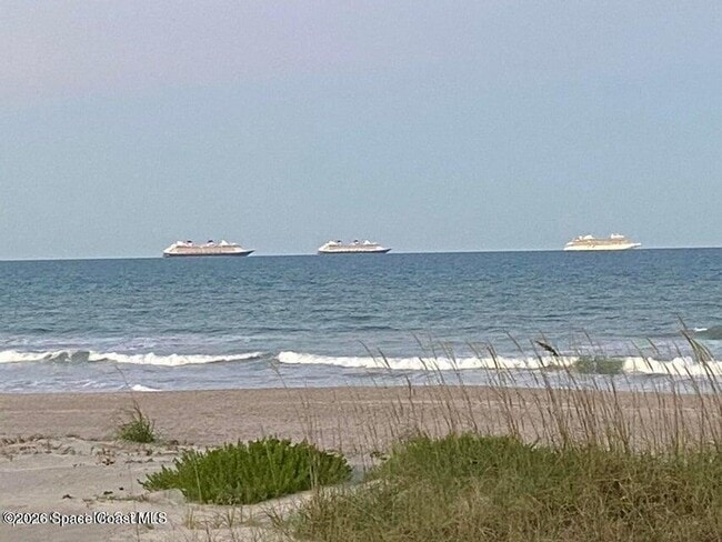 Building Photo - 127 Roosevelt Ave