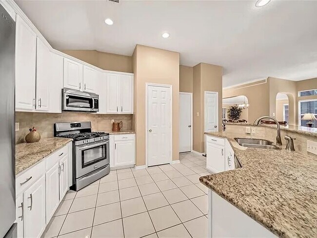 Building Photo - 15 Bayou Springs Ct