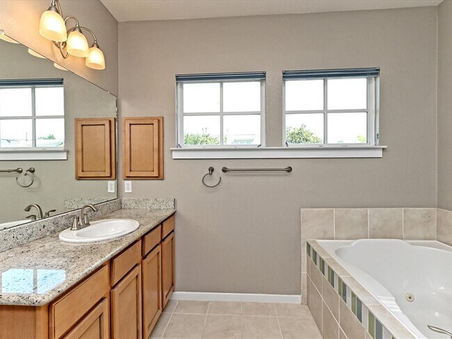 Building Photo - 2061 Zach Scott St